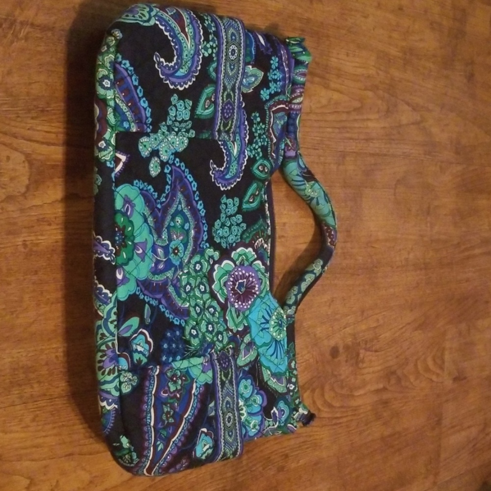 I am selling a beautiful vera bradley purse BRAND